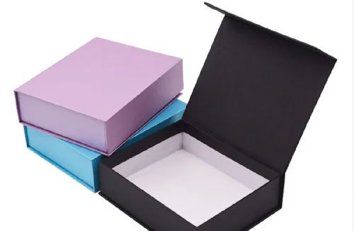 Mailer Boxes with Magnetic Closure